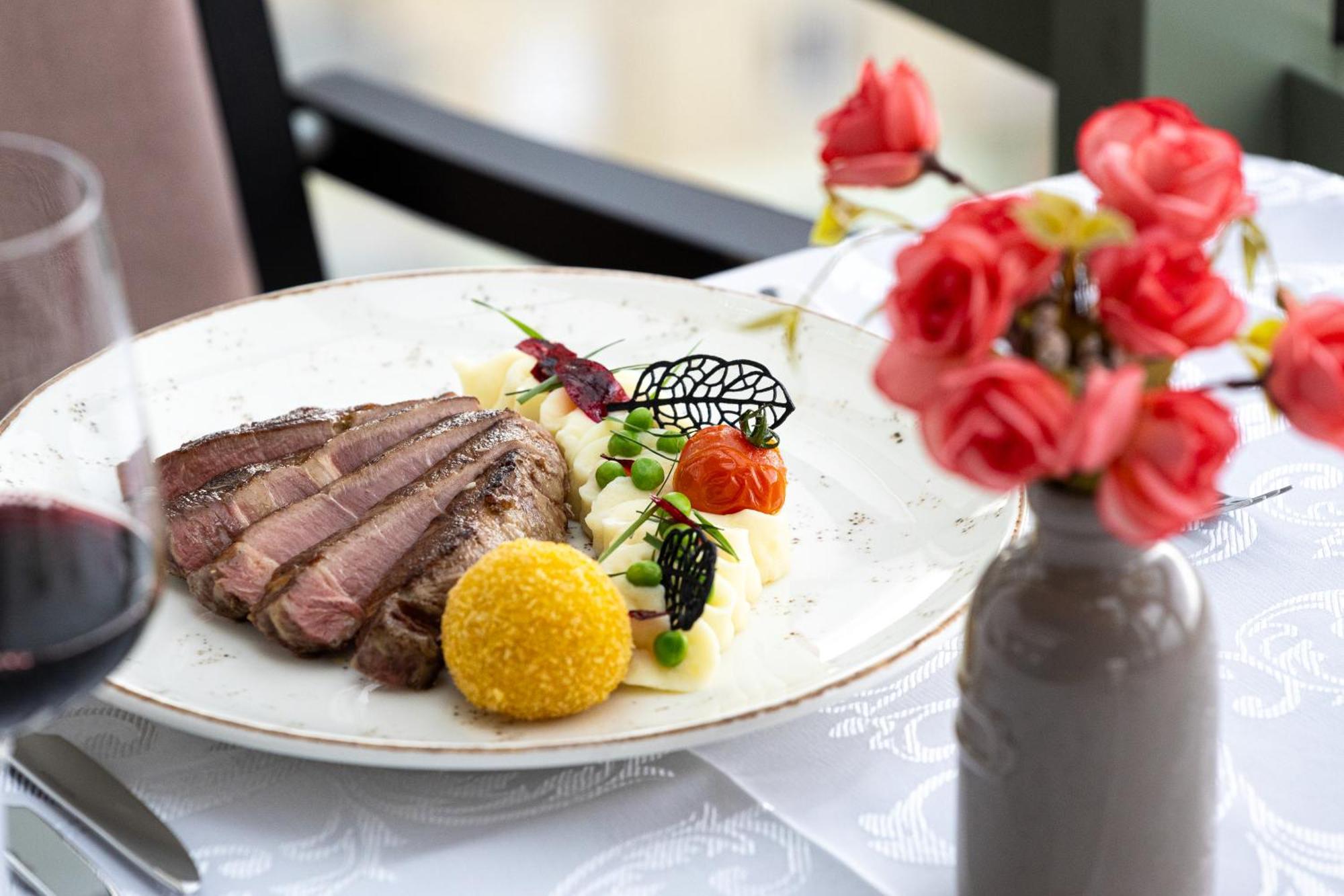 Hotel Golden Tulip Ana Tower Sibiu Dış mekan fotoğraf